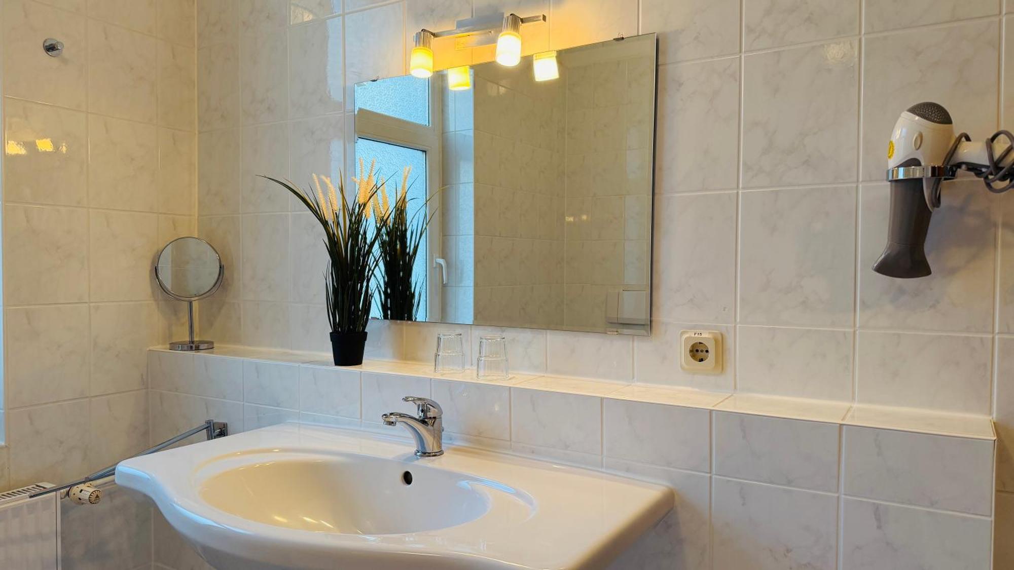 Sanddorn, Kur- Und Ferienhotel, Direkte Strandlage, Meerblick, Fahrstuhl, Parkplatz 3* Rostock